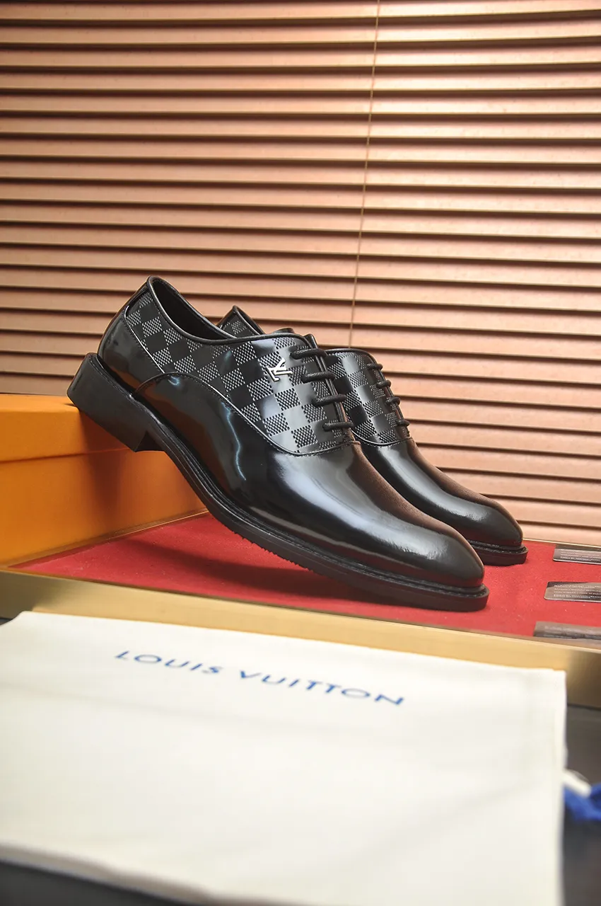 Men's men's shoes 💰460💶 [LV] (all high-end sheep lining) 🍀LV's latest genuine leather business suit shoes are launched simultaneously on the official website. The first-layer cowhide imported from Italy is made of heavy gold, 💥official website 1:1 rubber outsole. Versatile to wear, high-end without losing class, and the color combination is extraordinary. This four-season style is alluring when worn on your feet, showing off your big-name flair. Standard code 38-45 (45 customized)